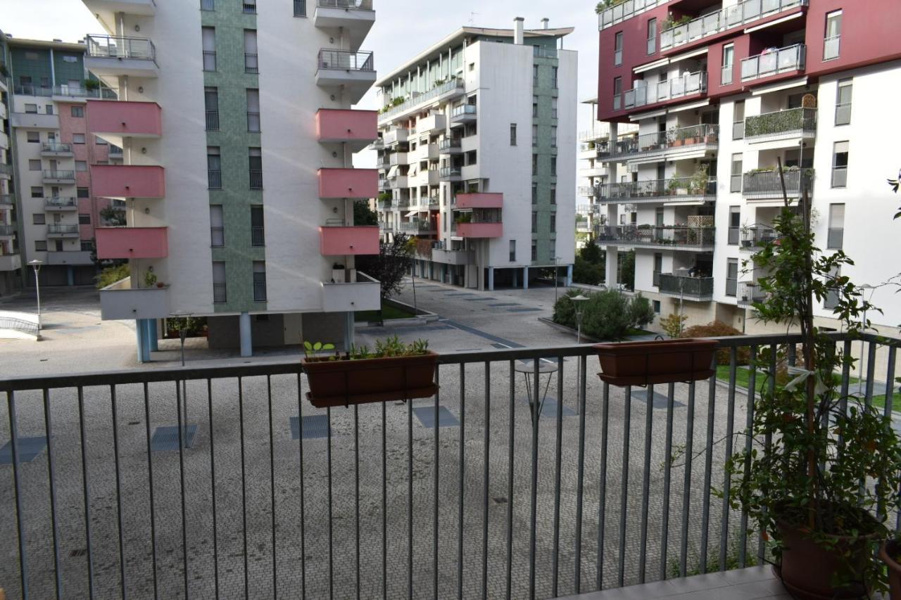House Promenade Santa Giulia Apartment Милано Екстериор снимка